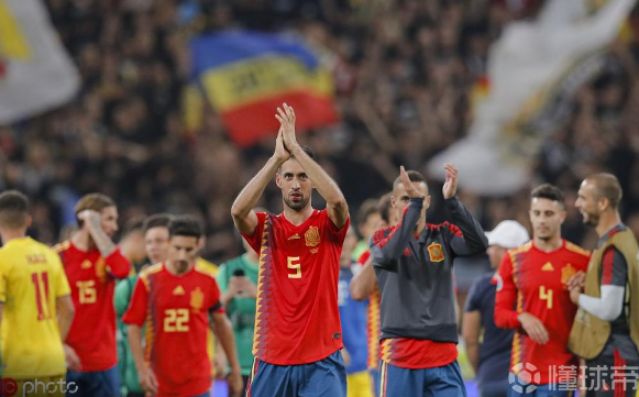 新濠天地娱乐网址:马尔基西奥和拉姆塞在遛狗时相