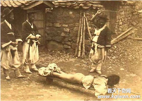 实拍各国古代脱裤子打屁股的笞刑现场 最没尊严的刑罚(组图20P)